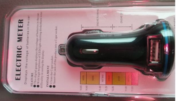 โวลต์มิเตอร์  เสียบที่จุดบุหรี่ มีช่องUSB2ช่อง2Aตัวสีดำ แสงสีน้ำเงิน
